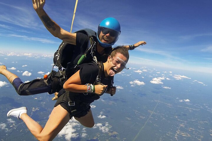 Sky diving In Dubai Tickets